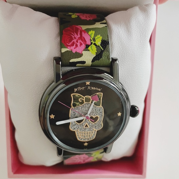 Betsy Johnson skull camo/rose watch timepiece - Picture 7 of 8